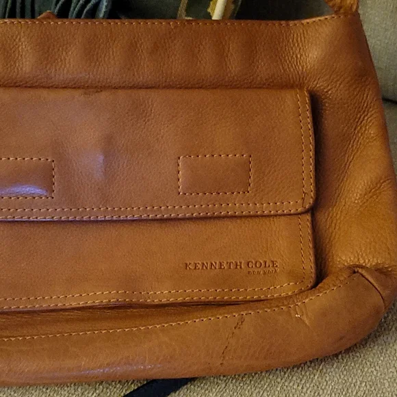 Kenneth Cole brown / Cognac Leather purse - Picture 2 of 5